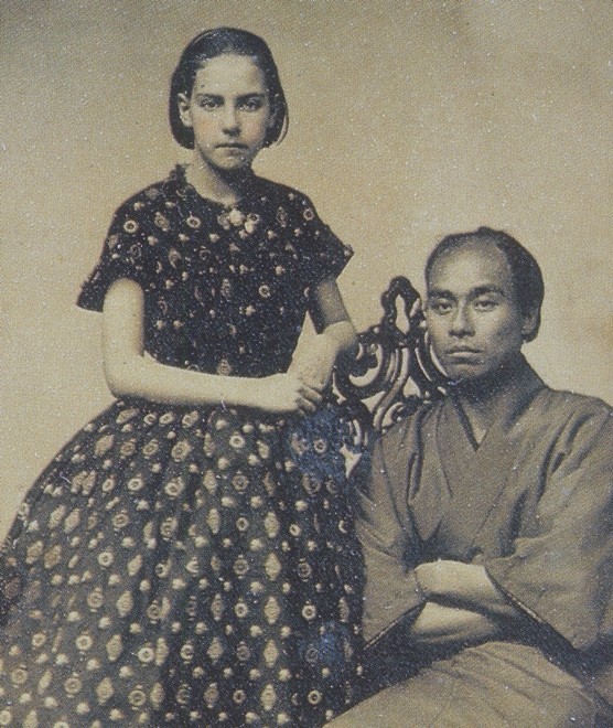 Fukuzawa Yukichi mit Theodora Alice im Photostudio in San Francisco 1860